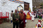 Ralph Sommer mit Sonam Jigme - dem Gouverneur von Gasa - am Dzong von Gasa
