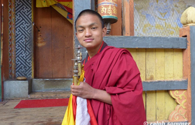 Mönch im Jakar Dzong in Bumthang 