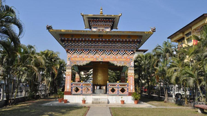 Tempel mit Gebetsmühle Samdrup Jongkhar Ostbhutan