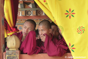 Mönche beim Wangdi Phodrang Tsechu