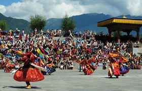 Tanzvorführung auf dem Thimphu Tsechu