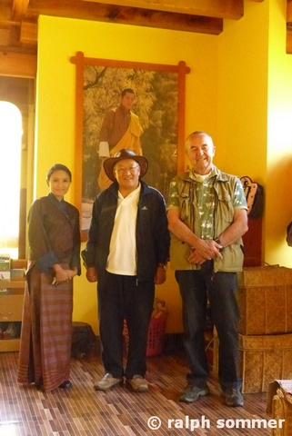 Ralph Sommer während einer Hotelinspektion in der Lingkhar Lodge bei Trashigang