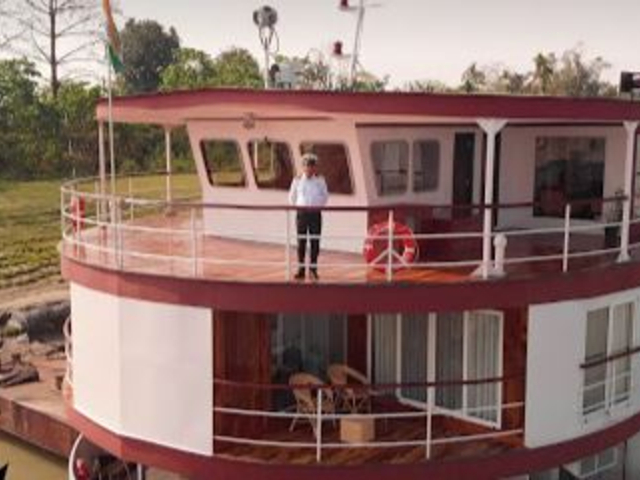 Leinen los RV Charaidew II 