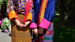 Bhutanesinnen in Tracht
